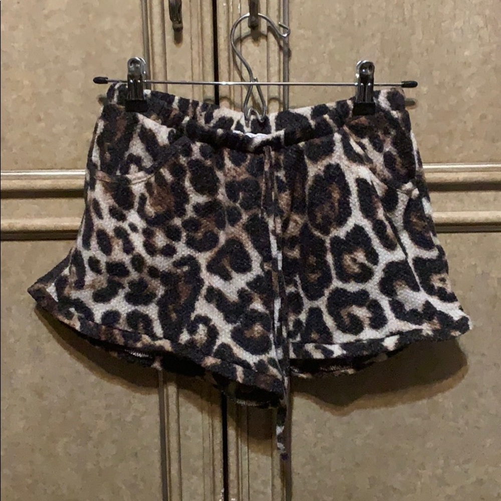 FANTASTIC FAWN LEOPARD PRINT SHORTS